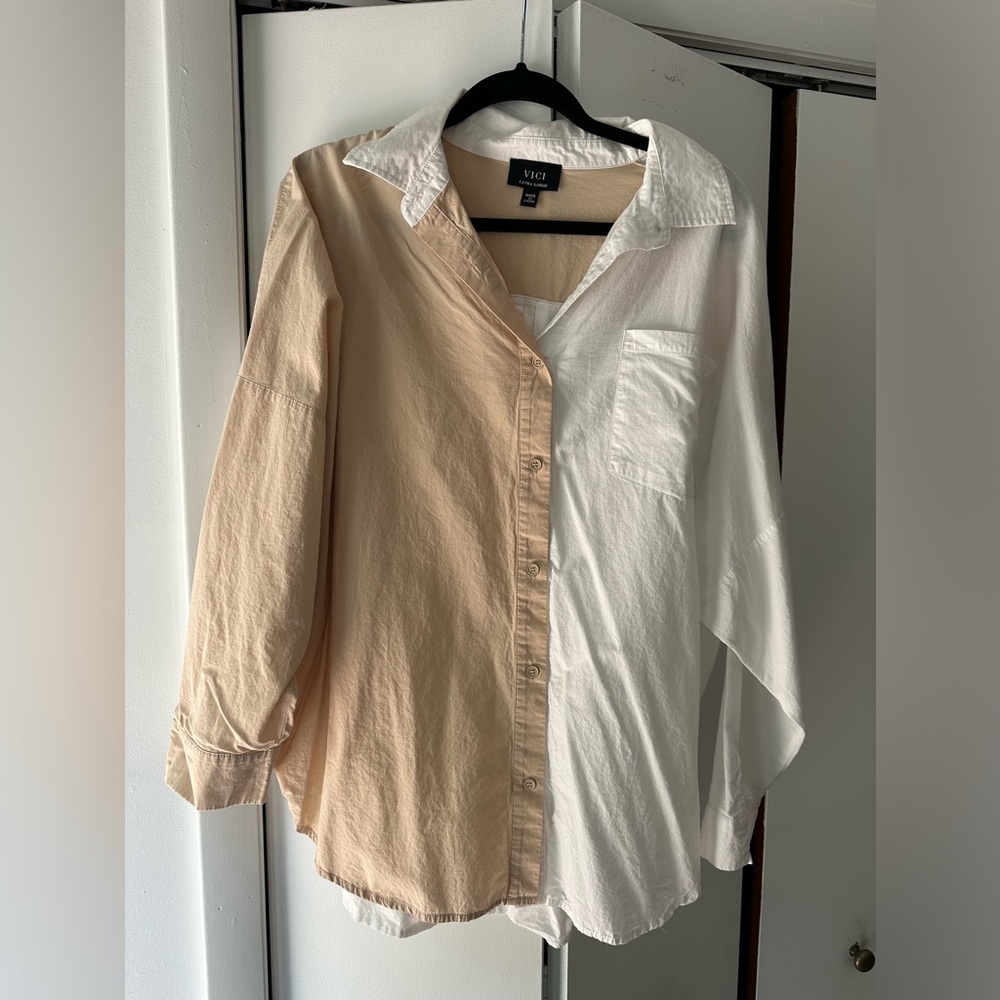Vici button up, size XL. Two tone.